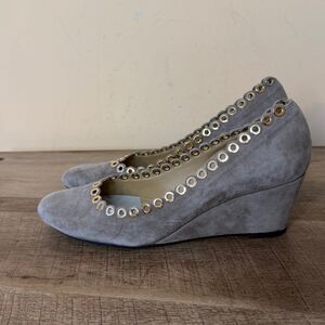 VANELI Deana Beige Suede Wedge Scalloped Trim Gold Rivets Pump 7.5 NARROW shoes